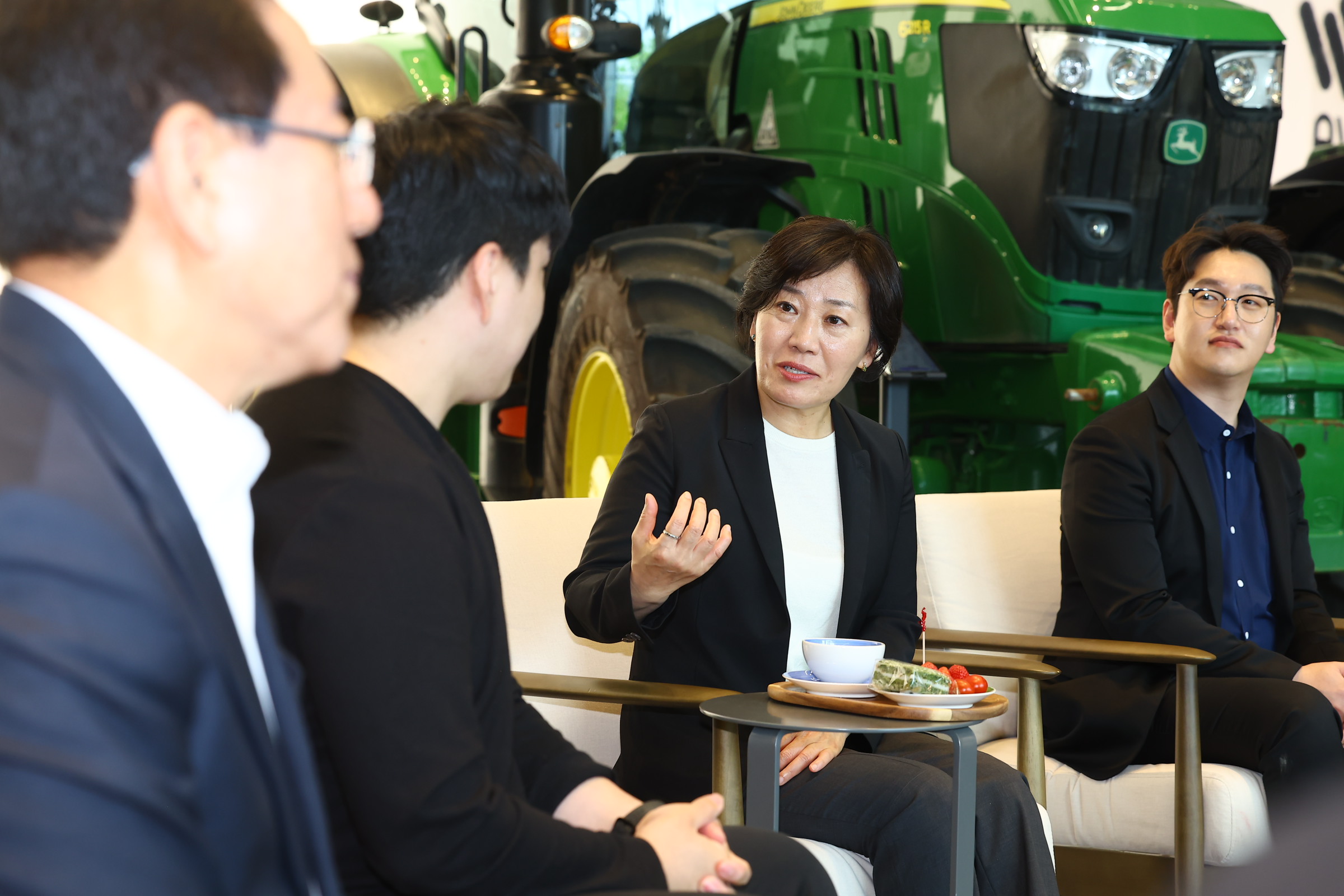 송미령 장관, 농식품 정책 펀드 투자유치로 성장한 청년기업 현장방문