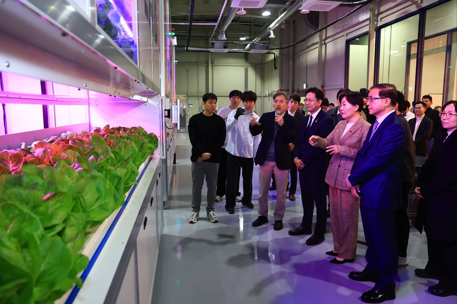 송미령 장관, 농식품부-과기정통부 합동 AI스마트농업 현장방문