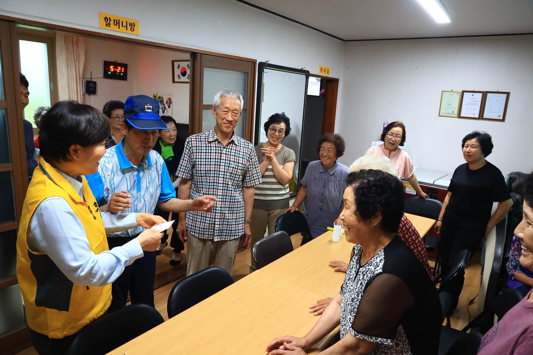 송미령 장관, 농어촌 기본소득 시범사업 현장점검