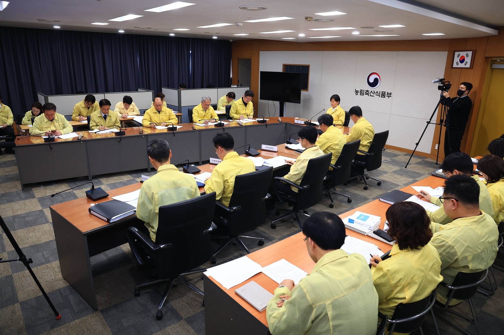 송미령 장관, 가축전염병 중앙사고수습본부 회의