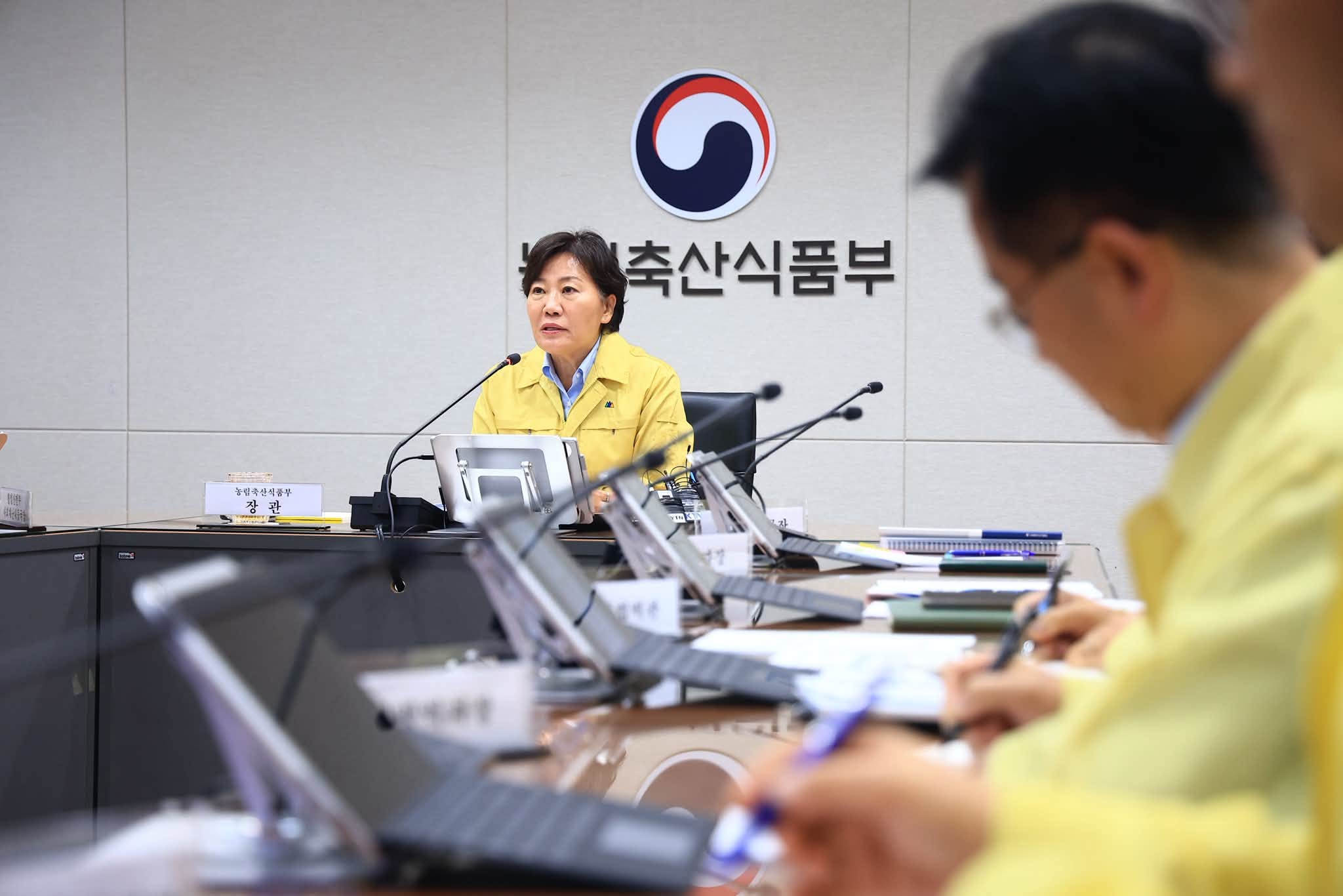 송미령 장관, 겨울철 가축전염병 예방을 위한 특별방역대책점검회의