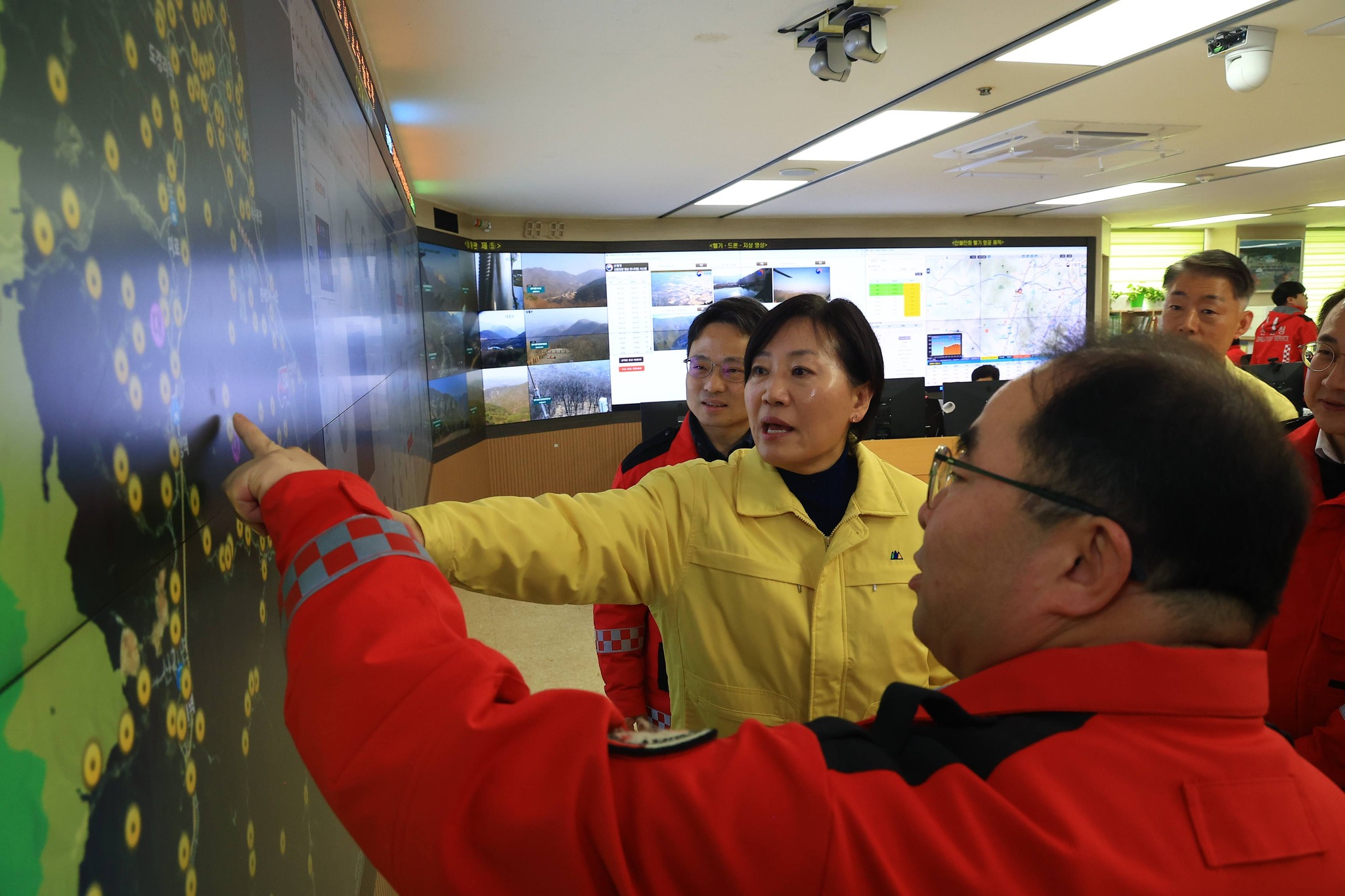 송미령 장관,  산림청 중앙산림재난상황실 방문 격려