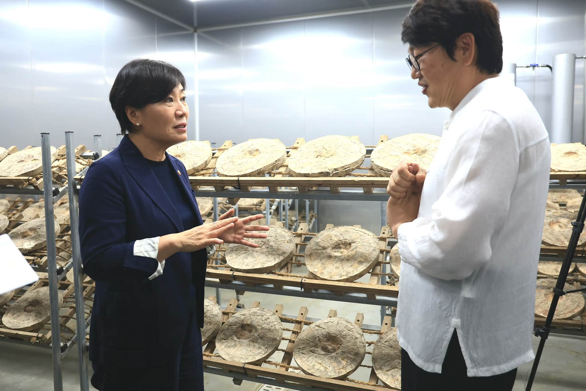 송미령 장관, 농촌창업 선도기업 방문