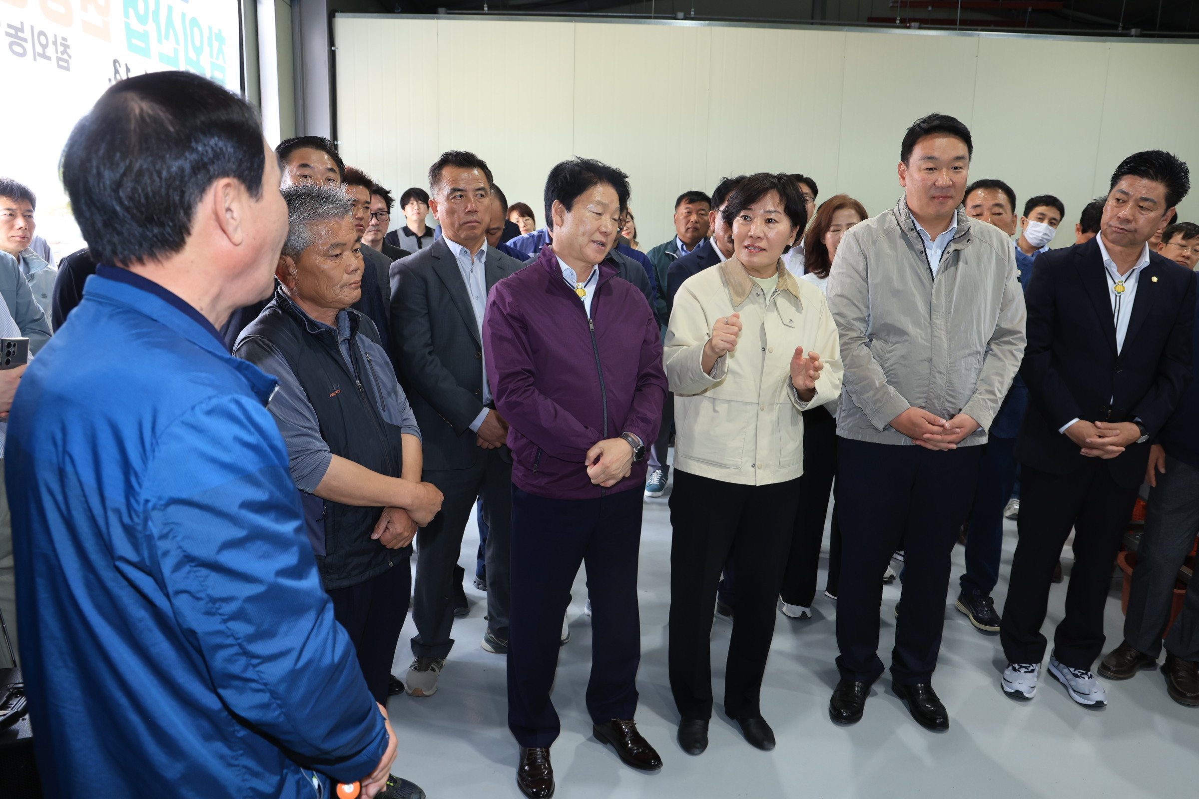 송미령 장관, 경상북도 성주군 참외 농장과 월항농협 농산물산지유통센터(APC) 방문