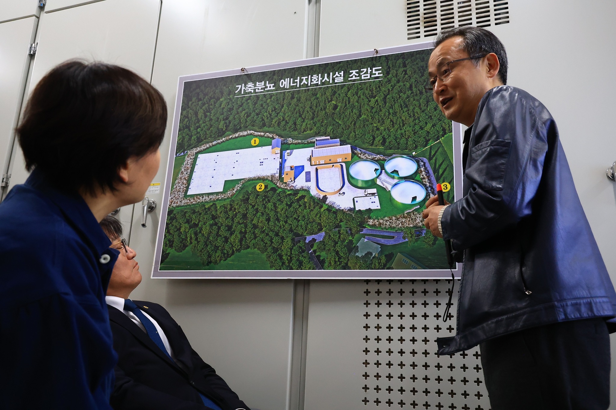 송미령 장관, 축산분야 RE100 실천마을 현장방문