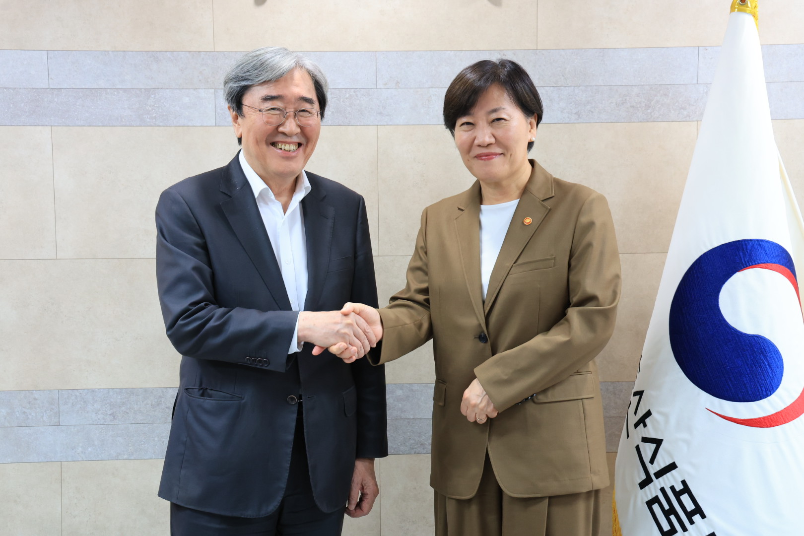 송미령 장관, 신임 한국식품산업협회장과 면담