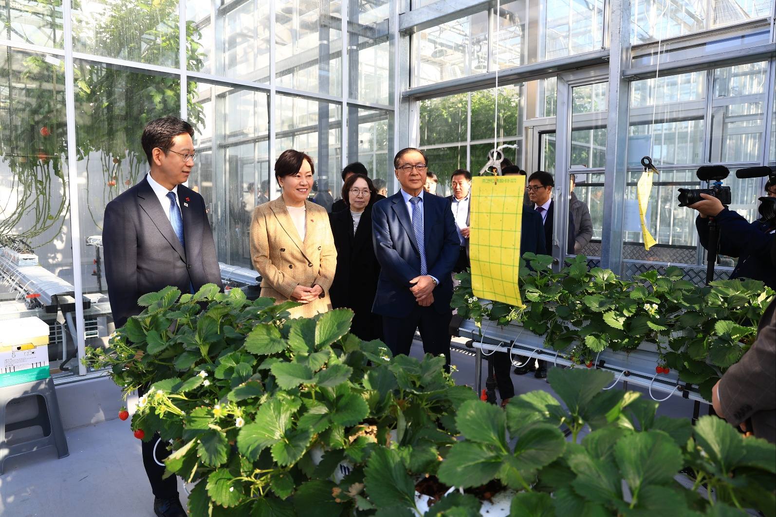 송미령 장관, 농식품부-과기정통부 합동 AI스마트농업 현장방문