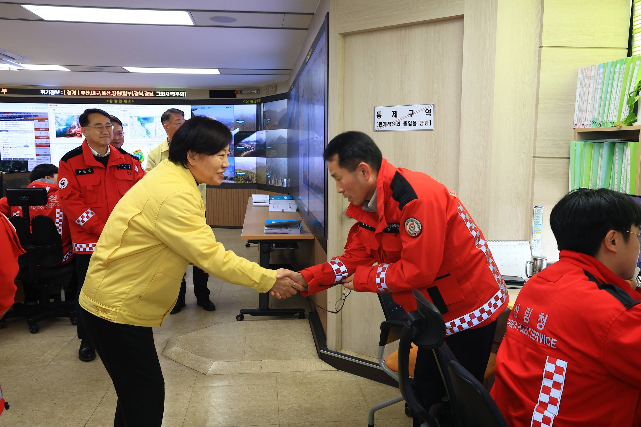 송미령 장관,  산림청 중앙산림재난상황실 방문 격려