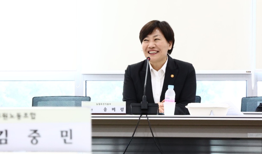 송미령 장관, 2025 농림축산식품부교섭 단체협약 체결