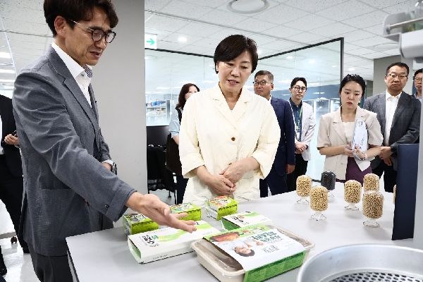송미령 장관, 콩 가공식품 기술개발 현황 점검 THUMBNAIL