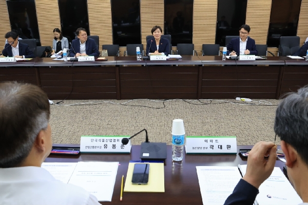 송미령 장관, 농식품 수급상황 점검회의 개최하여 추석성수품 등 농식품 수급상황 점검 THUMBNAIL