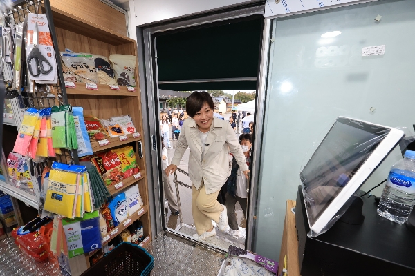 송미령 장관, '찾아가는 이동장터' 발대식 참석 및 경로당 방문